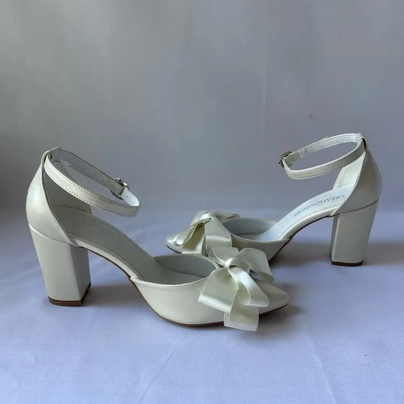 Ivory wedding heels with bow - Picture 5 of 10